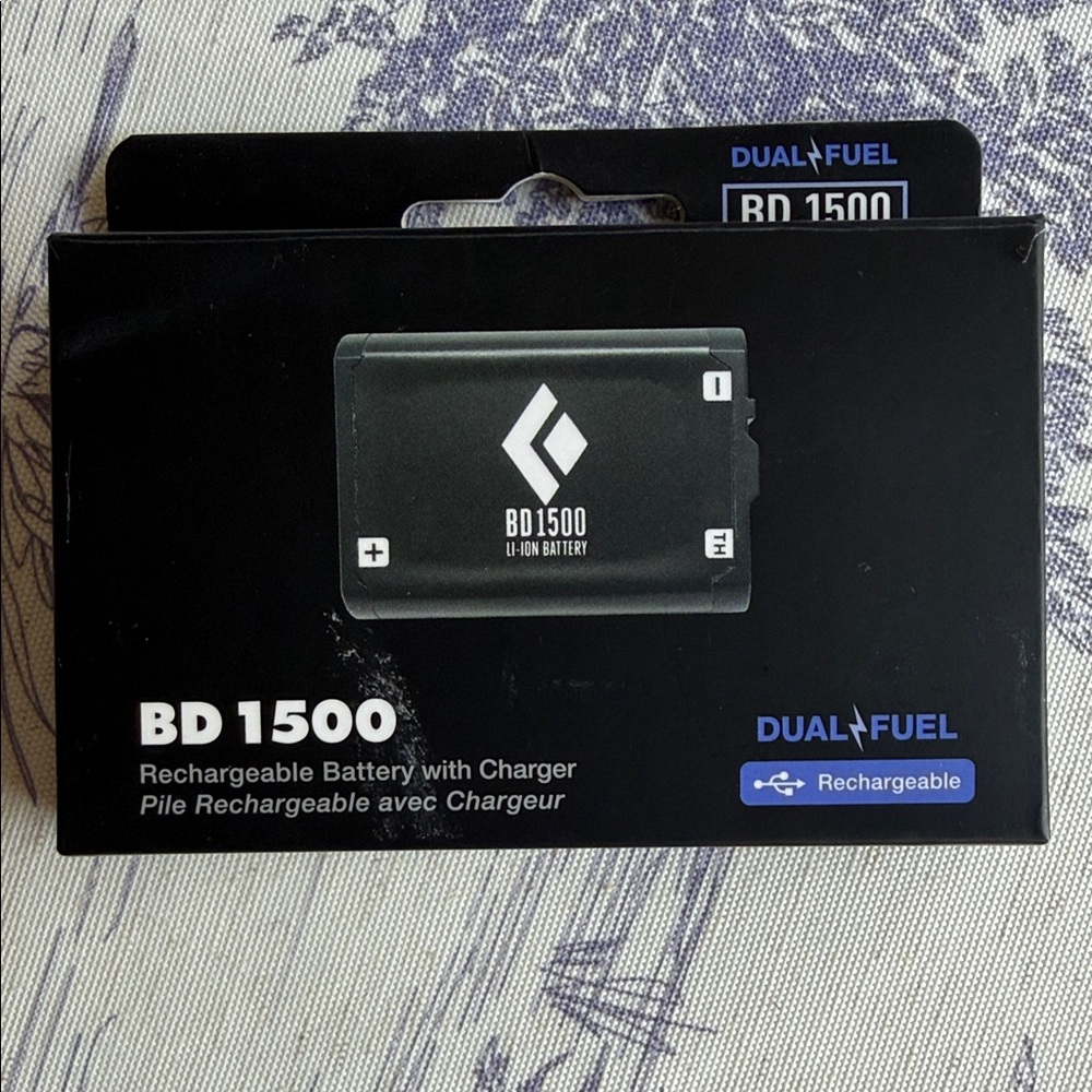 Black BD1500 Rechargeable Li-Ion Camera Battery with Charger for Headlamps